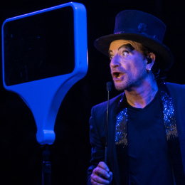 Slimline microphone (photo &copy; Remy // U2start.com)